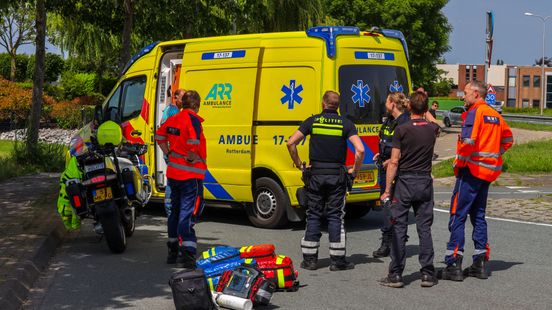 Wielrenner zwaargewond na eenzijdig ongeluk in Bleiswijk. Wielrenner zwaargewond na eenzijdig ongeluk in Bleiswijk.