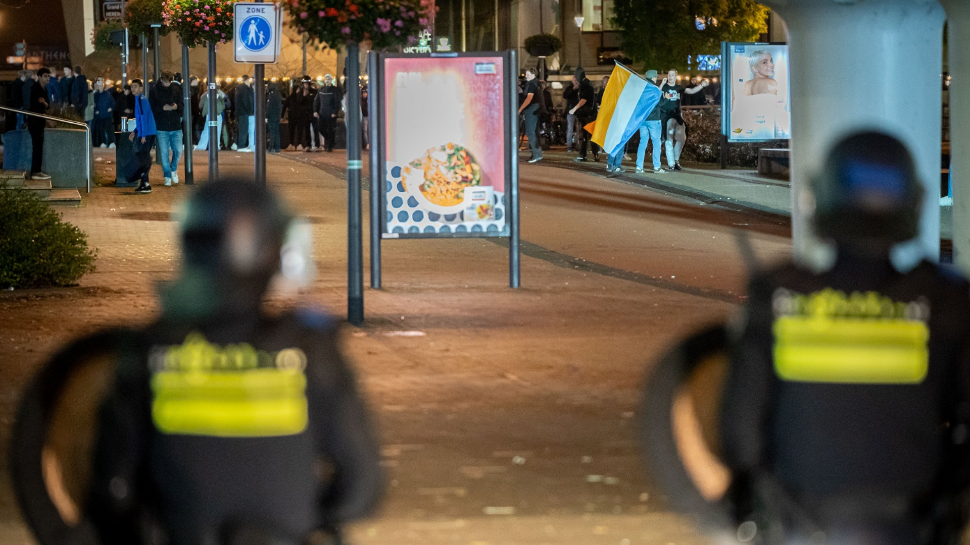 2 verdachten van azc-protest Houten melden zich, nog 1 gezocht