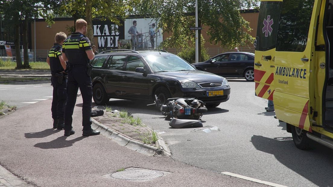 Vrouw gewond bij aanrijding in Deventer