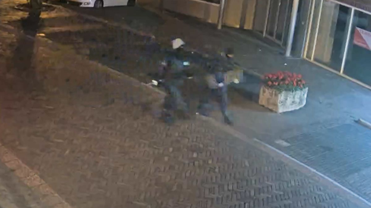 Mistgenerator jaagt duo niet weg: inbrekers richten ravage aan in Haaksbergen