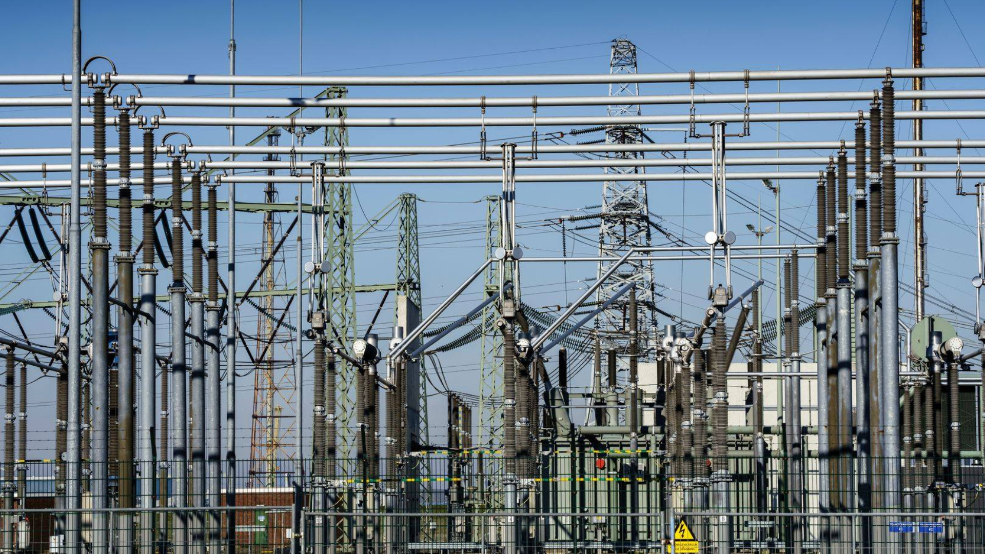 Nieuw Hoogspanningsstation Van 10 Voetbalvelden Moet Overvol Stroomnet ...