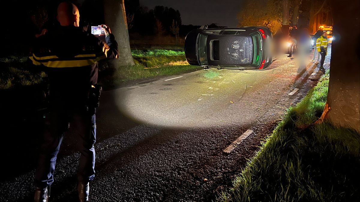 112 Nieuws: Auto slaat over de kop, bestuurder moet met politie mee