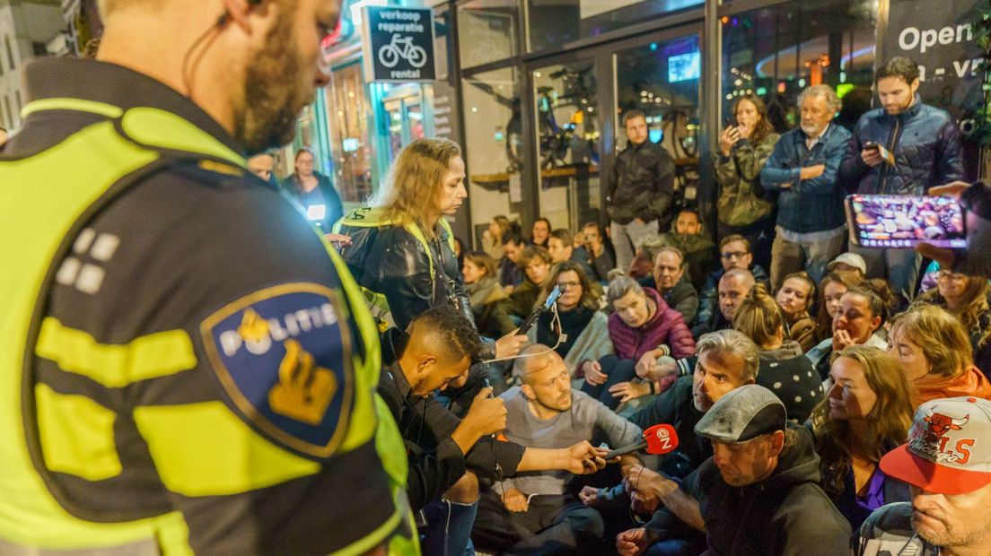 Actie bij Waku Waku gisteravond.