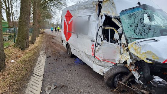 politieactie bij woning in Glanerbrug | Gewonde bij botsing in Ootmarsum. politieactie bij woning in Glanerbrug | Gewonde bij botsing in Ootmarsum.