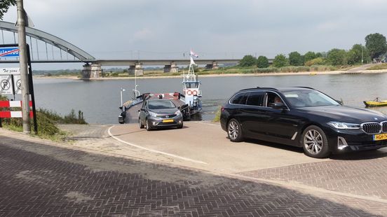 Veerpont Culemborg weer uit de vaart door laag water