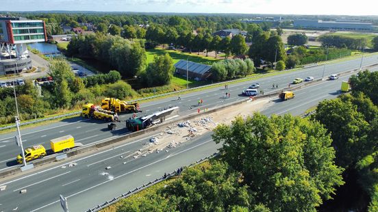 Vrachtwagen gekanteld, megafile op A12. Vrachtwagen gekanteld, megafile op A12.