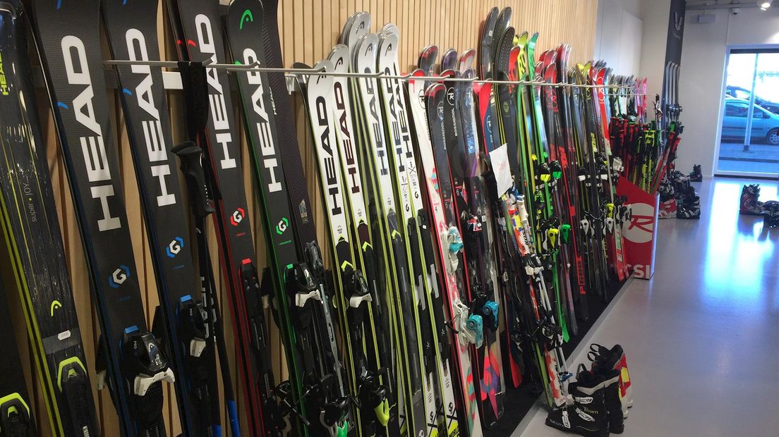 Ski's en snowboards bij Baum Sport in Hengelo