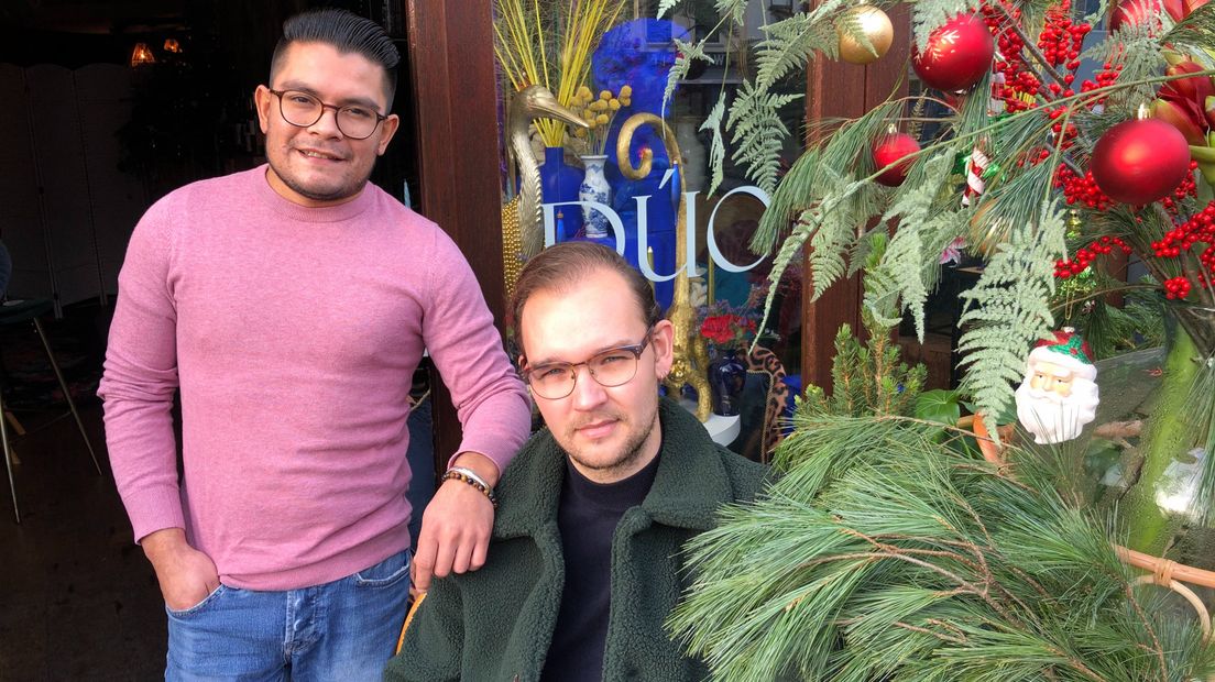 Deivis van Haasteren en Thom de Regt voor hun wijnbar Duo