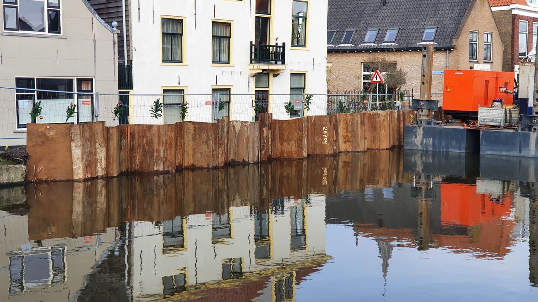 De damwanden staan er scheef in