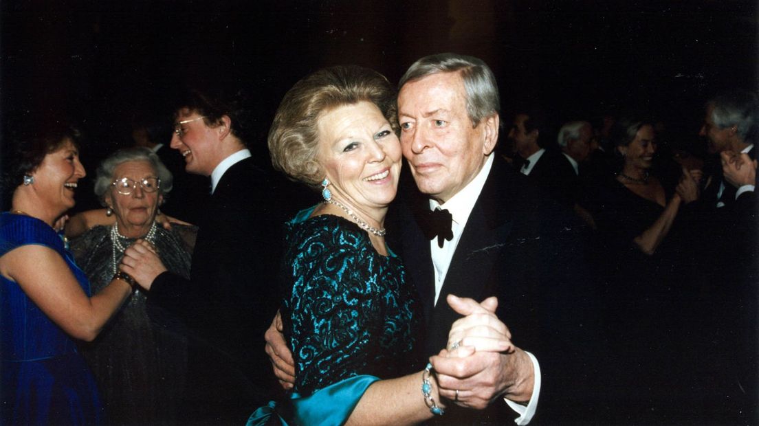 Koningin Beatrix samen met haar man prins Claus in 1998