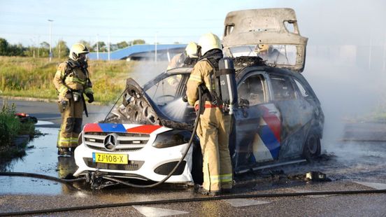 busje vliegt in brand • pizzabezorger aangereden door auto.