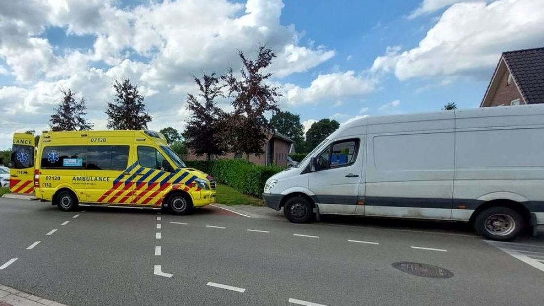 Bij het ongeluk raakte een fietsster gewond.