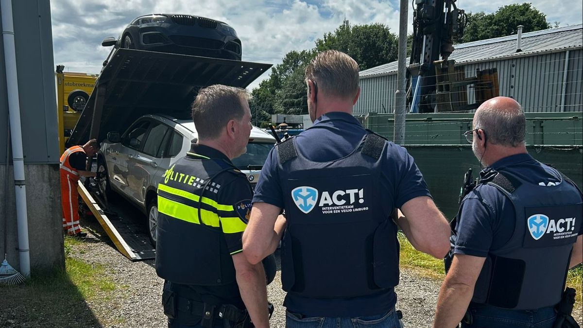 Twee gestolen auto's aangetroffen bij controle bedrijf in Maasbree