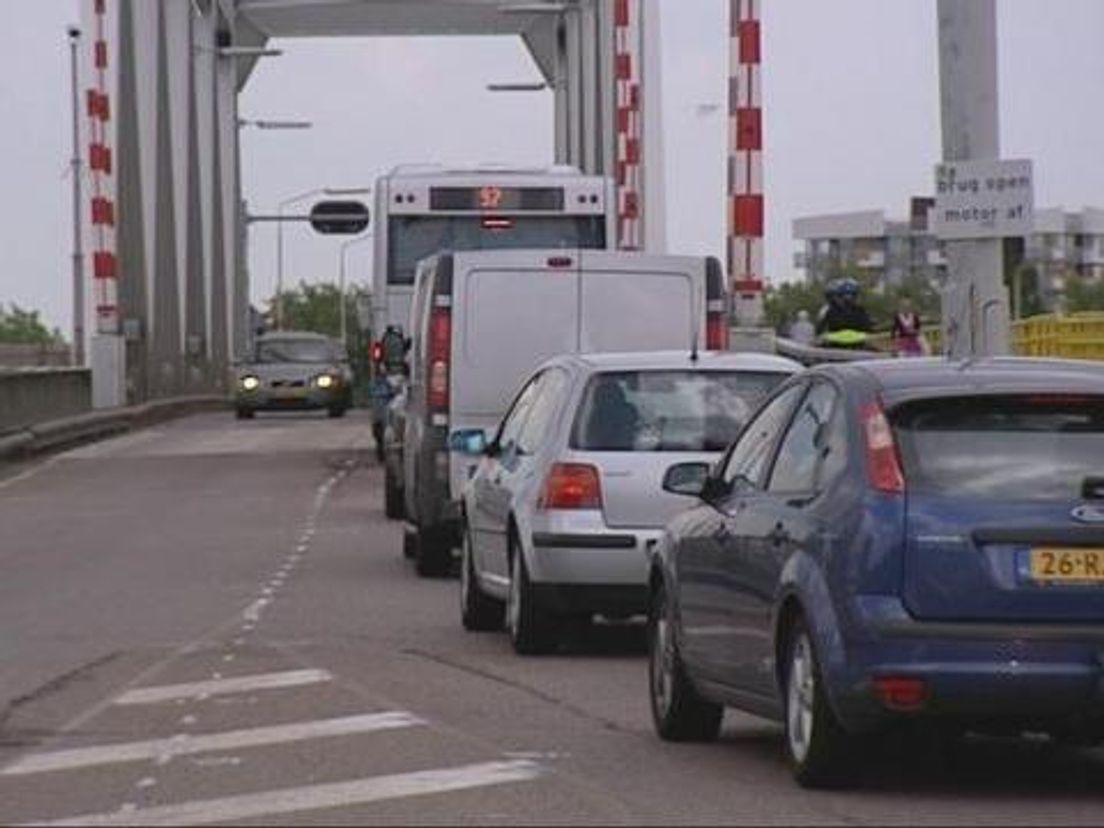 De Algerabrug tussen Capelle en Krimpen aan den IJssel