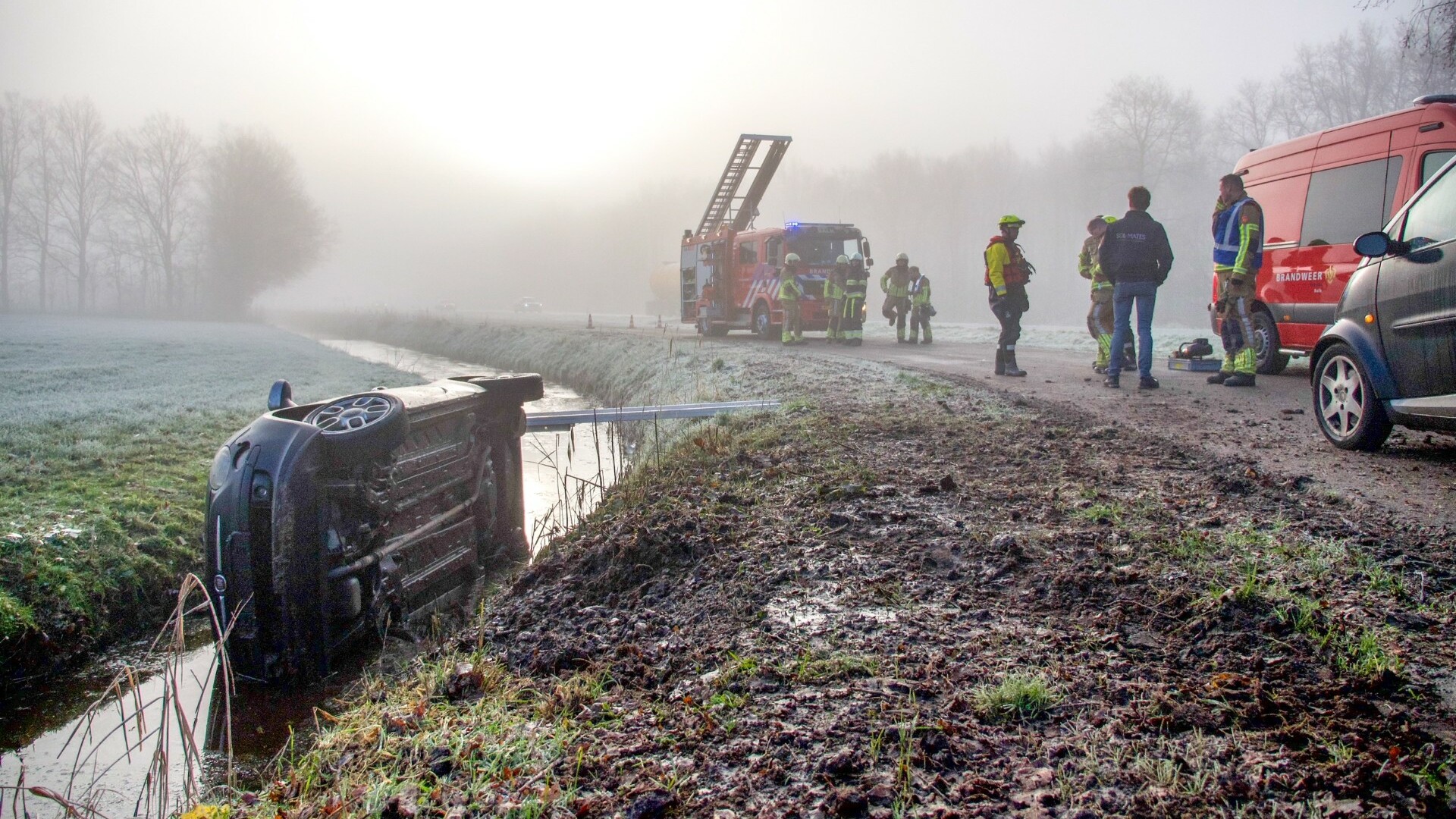 De auto leit yn de sleat