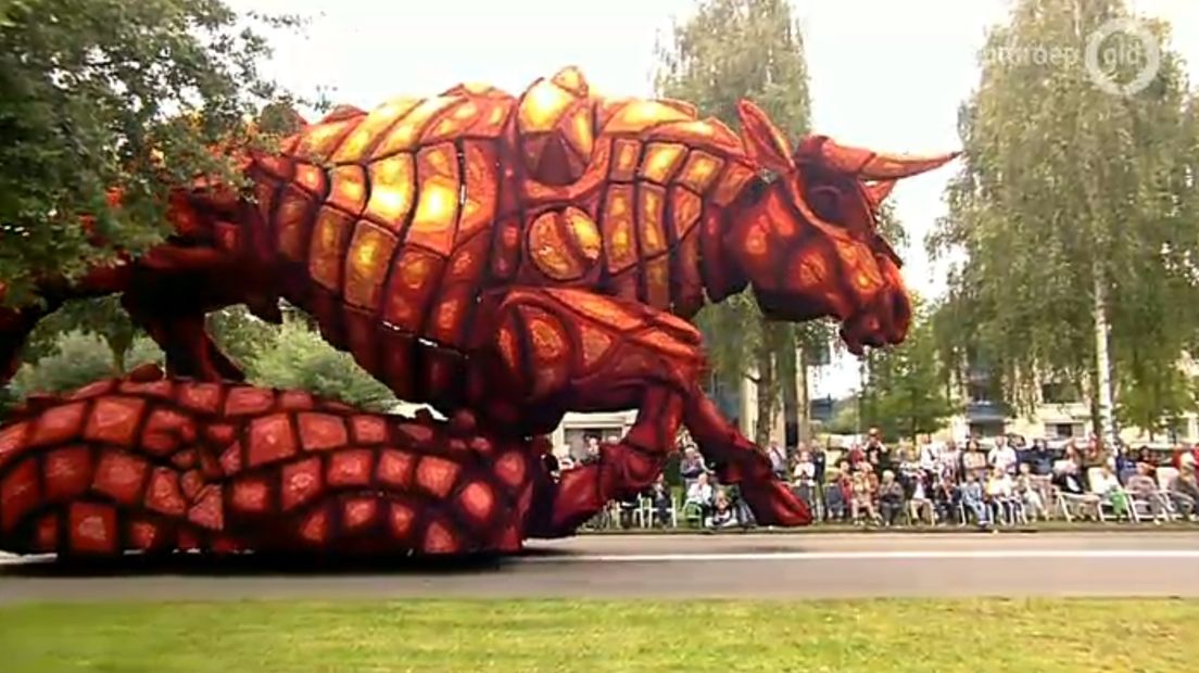 Groep Hooiland won vorig jaar met de wagen 'Losgeslagen' het bloemencorso in Lichtenvoorde