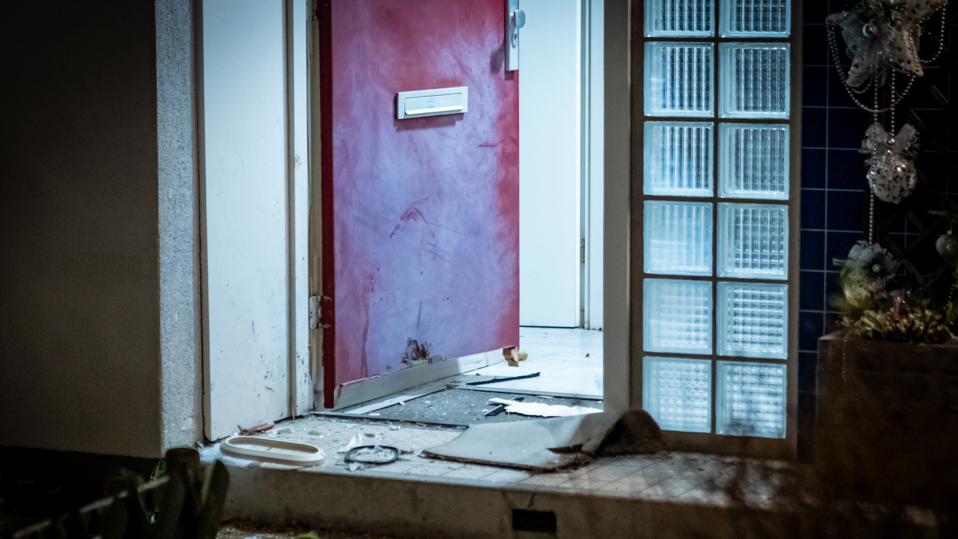 Explosie bij woning in Rotterdam-Bloemhof.