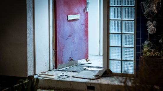 Ernstige aanrijding tussen auto’s bij Zwartsluis: één dode. Ernstige aanrijding tussen auto’s bij Zwartsluis: één dode.