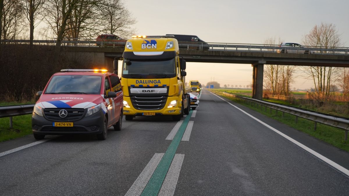112-nieuws: Fietser van de snelweg gehaald bij Tolbert • Inbraak in kerk in Zuidhorn