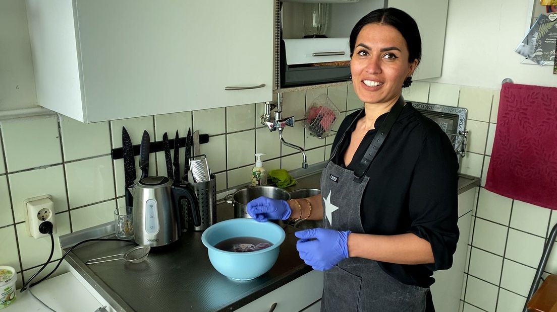 Palwasha in haar keuken