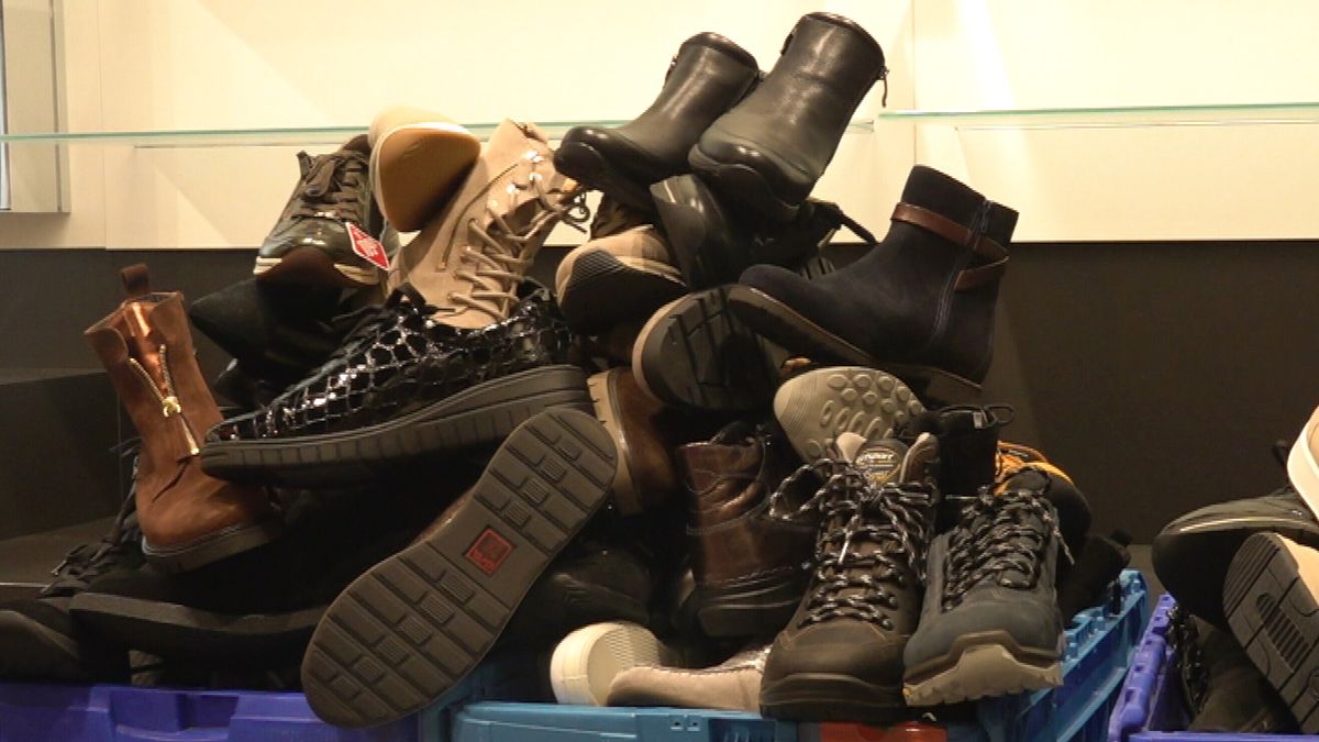 Tonnen schade bij schoenenwinkel in Drachten door brand: 