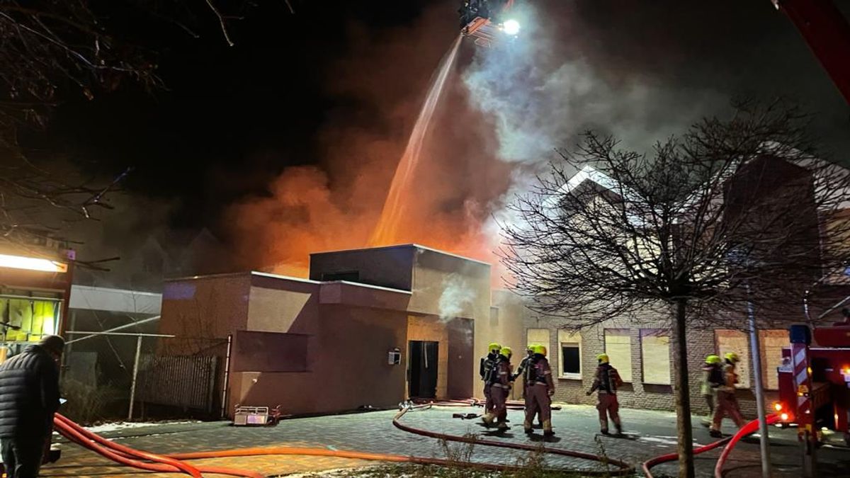 Brand in dichtgetimmerd gebouw in Wessem