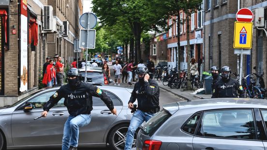 Sfeer slaat om: ME grijpt in bij Marokko-voetbalfeest