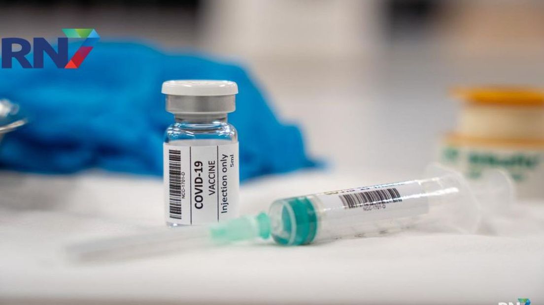 Nederlanders ontvangen coronavaccin in Duitsland