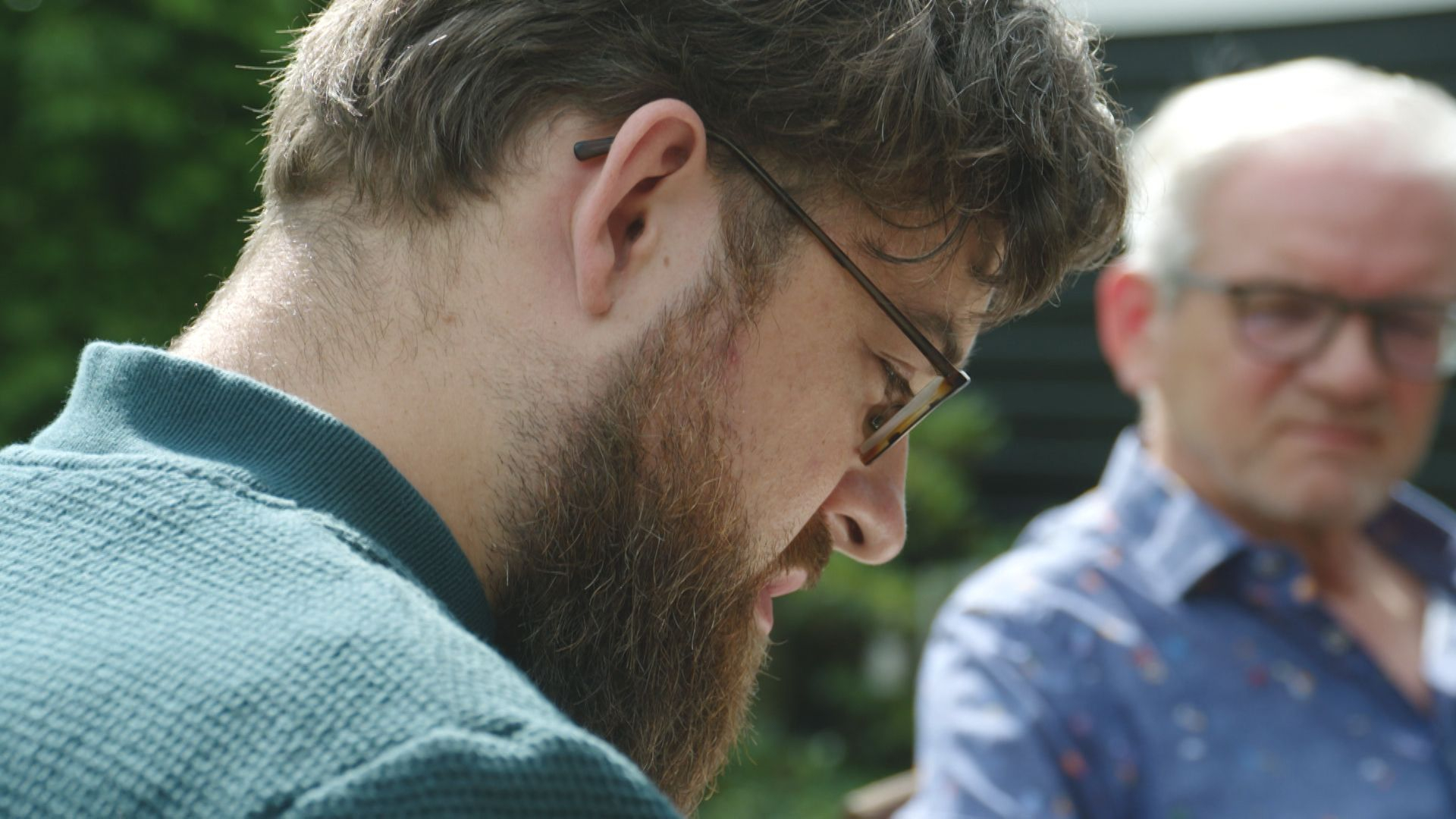 Bevlogen leraar schrijft boek als ode aan zijn leerlingen met autisme