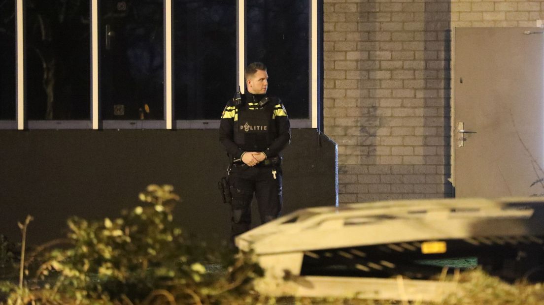 Het pand werd bewaakt door agenten in kogelwerende vesten