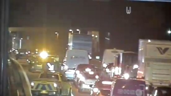 Lange file op A12 richting Utrecht door ongeval. Lange file op A12 richting Utrecht door ongeval.