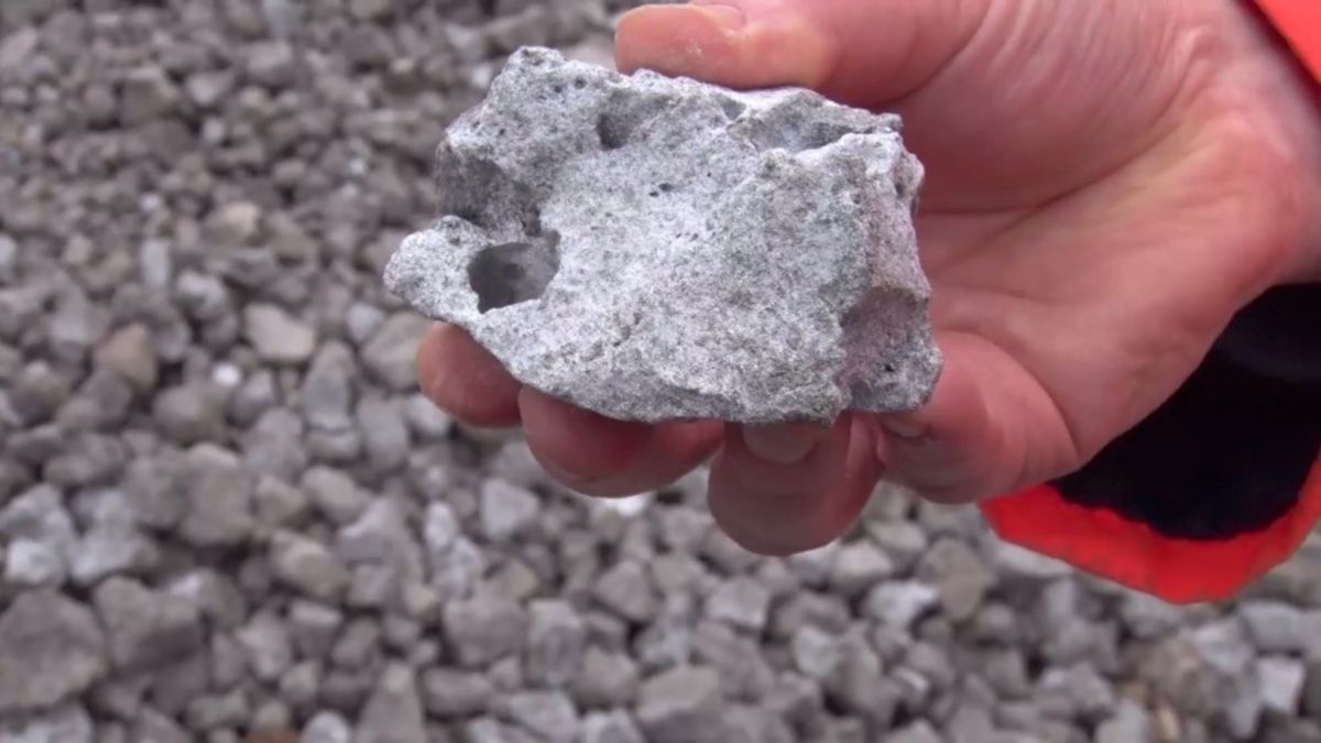 Mogelijk giftig staalafval in de bodem van Eexterveen en Gasselte, gemeente start onderzoek