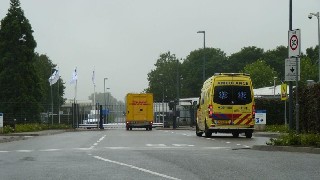 Ambulance ter plaatse bij Urenco in Almelo