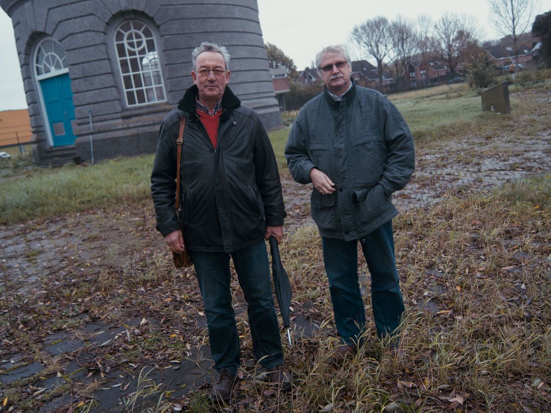 Kees Popijus en Jan van Dalen zijn fel tegen de verbouwing van Zwijndrechts trots.
