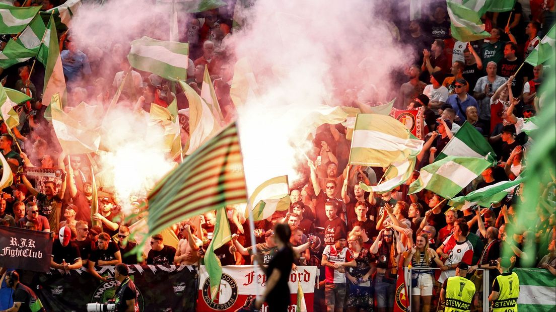 Feyenoord supporters tijdens de Conference League finale in Tirana