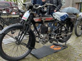 Brommend erfgoed: antieke motoren en trekkers maken tocht tijdens 15e editie Rondom Gees