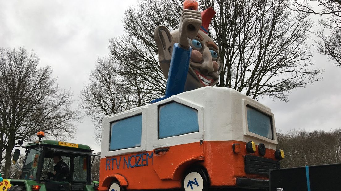 Het Expeditie-busje in de optocht in Ter Apel