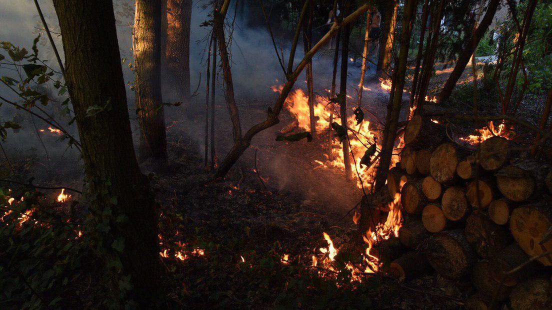 Brand in Emmen (Rechten: De Vries Media)