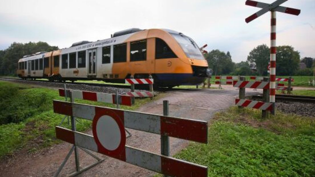 Lochem sluit overweg Eefde af