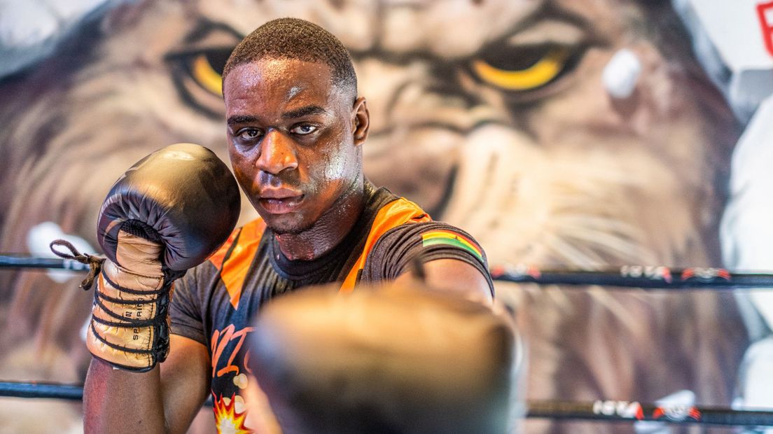 MIchael Boapeah in actie bij sportschool ARJ Trainingen