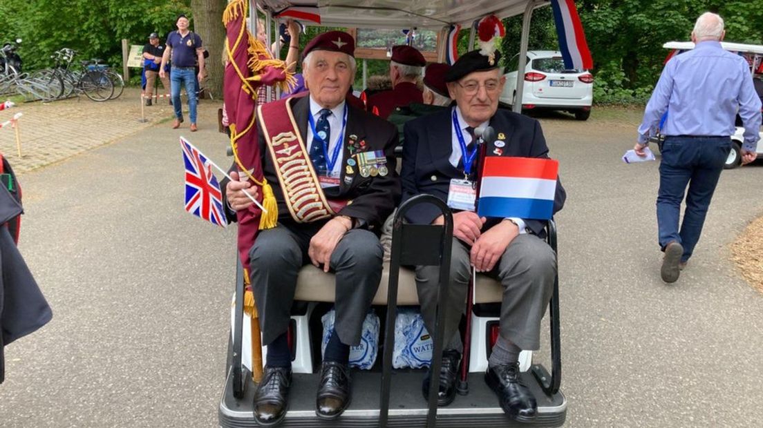Veteranen tijdens het defilé in Wageningen