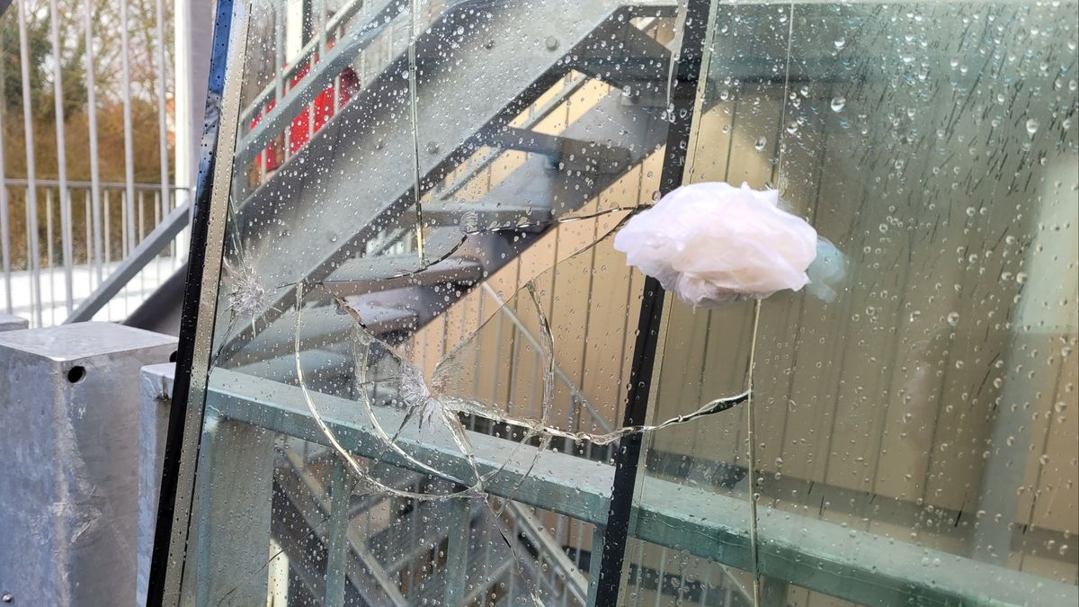 112-nieuws | Veel rook bij brand in twee schuren - Schoten gelost op straat