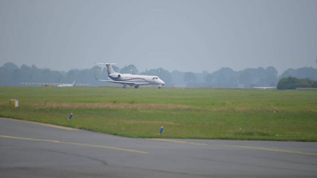 Ringo Starr is met zijn privéjet geland op Groningen Airport Eelde