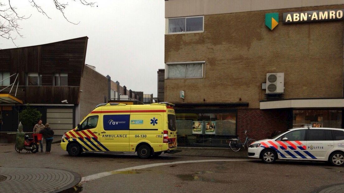 Vrorouw vervoert kerstboom met scooter en veroorzaakt aanrijding