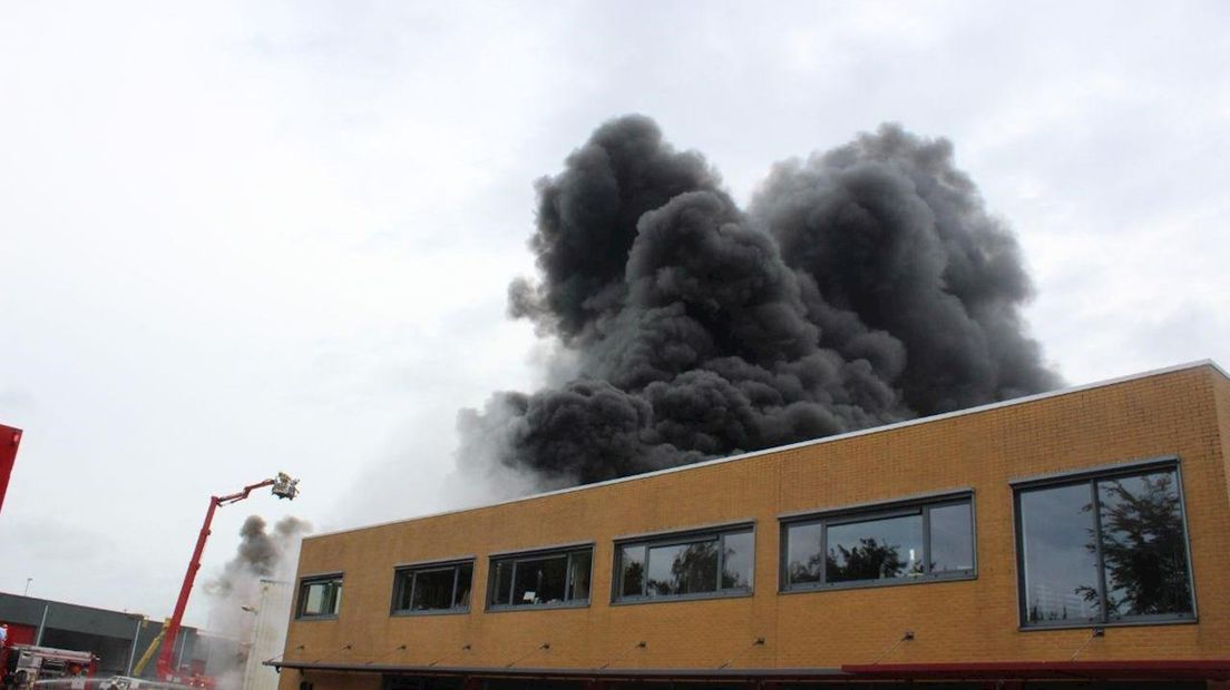 Uitslaande brand bij bedrijf in Albergen