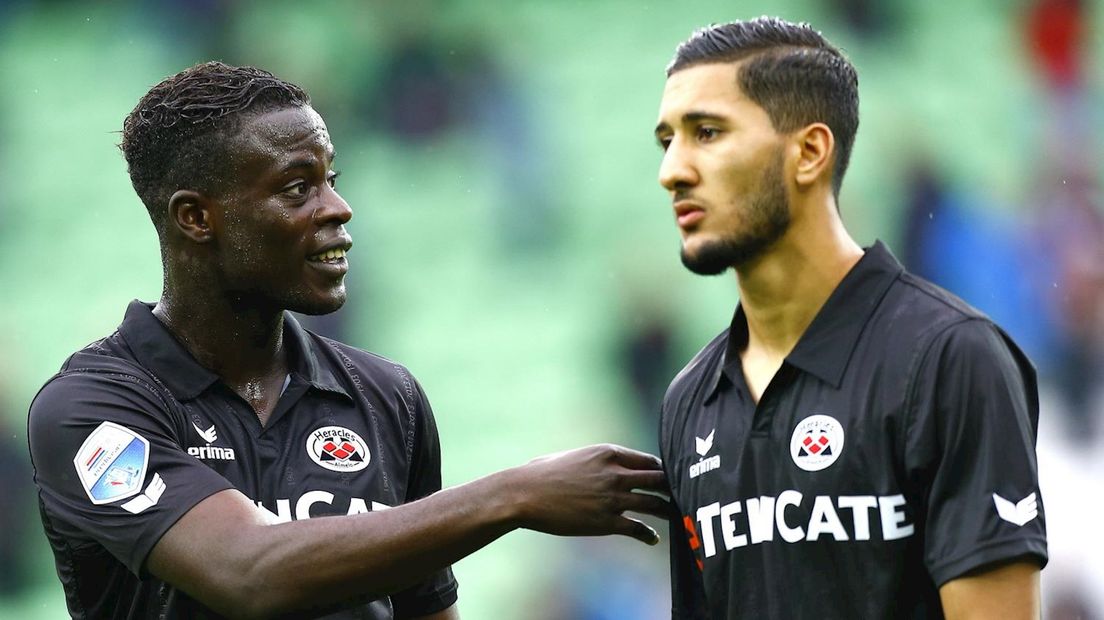 Edwin Gyasi (links)