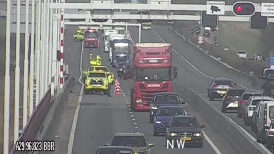 Rijbanen A29 weer begaanbaar na eerder ongeval. Rijbanen A29 weer begaanbaar na eerder ongeval.