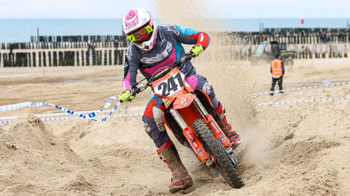 Hoenson wint Strandcross Zoutelande, ook succes voor Vlissinger Leeuwesteijn