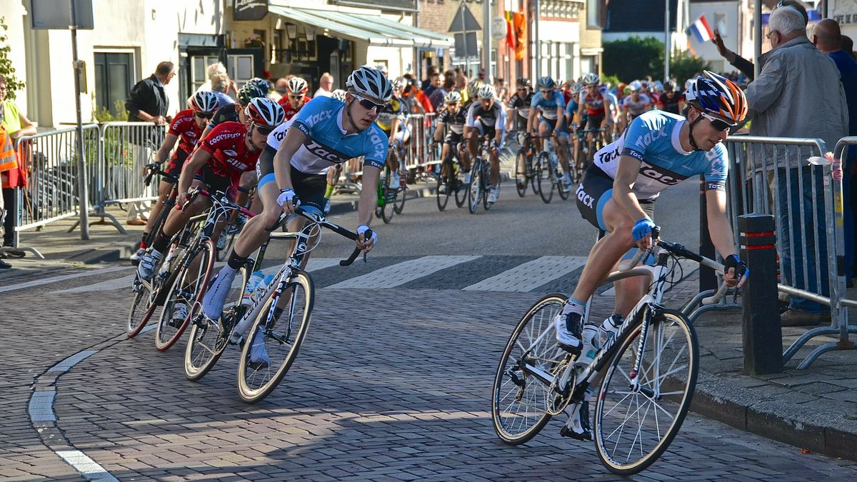 Een uurtje later en iets minder kilometers, maar populaire kermiskoers gaat gewoon door