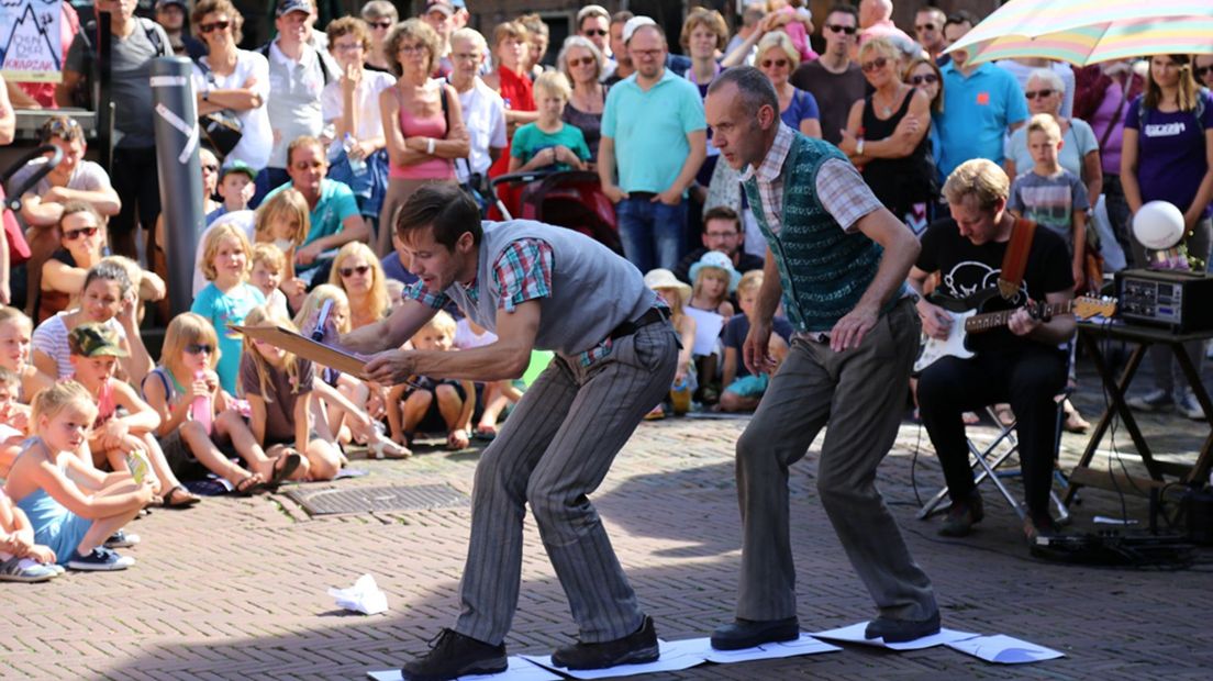 Eén van de theatervoorstellingen op zaterdagmiddag in de Amersfoortse binnenstad.